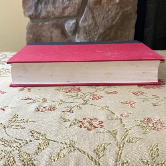 Scarlet Feather by author Maeve Binchy HARDCOVER - Picture 4 of 8